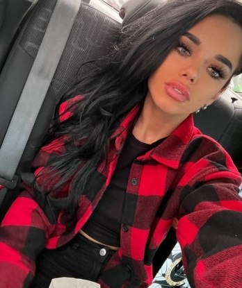 Мои нежные руки и чувственное тело сведут тебя с ума. 💋 Позволь мне рассказать тебе о моих возможностях. Я могу стать твоей страстной любовницей или развратной фантазией, исполнив все твои сокровенные желания. Со мной тебе будет невероятно комфортно и уютно, я создам для тебя атмосферу настоящего удовольствия. Все мои фото 100% реальны, ты можешь убедиться в этом лично. 📸 Мое место находится в самом сердце Москвы, где ты сможешь насладиться моими услугами. Буду рада принять тебя в гости или приехать к тебе в отель. Оставь свои заботы за дверью и дай себе шанс окунуться в безумный мир удовольствия со мной. 🌹💦 Ева