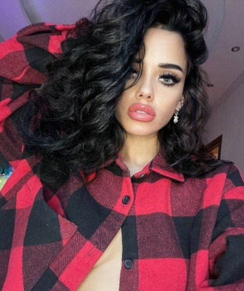 Мои нежные руки и чувственное тело сведут тебя с ума. 💋 Позволь мне рассказать тебе о моих возможностях. Я могу стать твоей страстной любовницей или развратной фантазией, исполнив все твои сокровенные желания. Со мной тебе будет невероятно комфортно и уютно, я создам для тебя атмосферу настоящего удовольствия. Все мои фото 100% реальны, ты можешь убедиться в этом лично. 📸 Мое место находится в самом сердце Москвы, где ты сможешь насладиться моими услугами. Буду рада принять тебя в гости или приехать к тебе в отель. Оставь свои заботы за дверью и дай себе шанс окунуться в безумный мир удовольствия со мной. 🌹💦 Ева